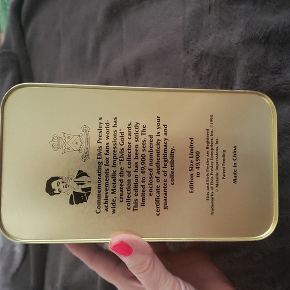 Elvis Presley series 2 gold Metallic Impressions collector cards in tin - Picture 6 of 6